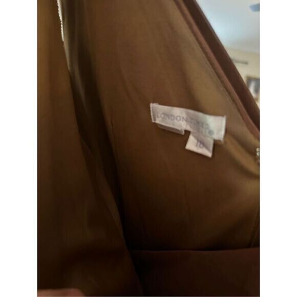London Times Caramel Formal Dress with Broach Size 10 - Picture 3 of 4